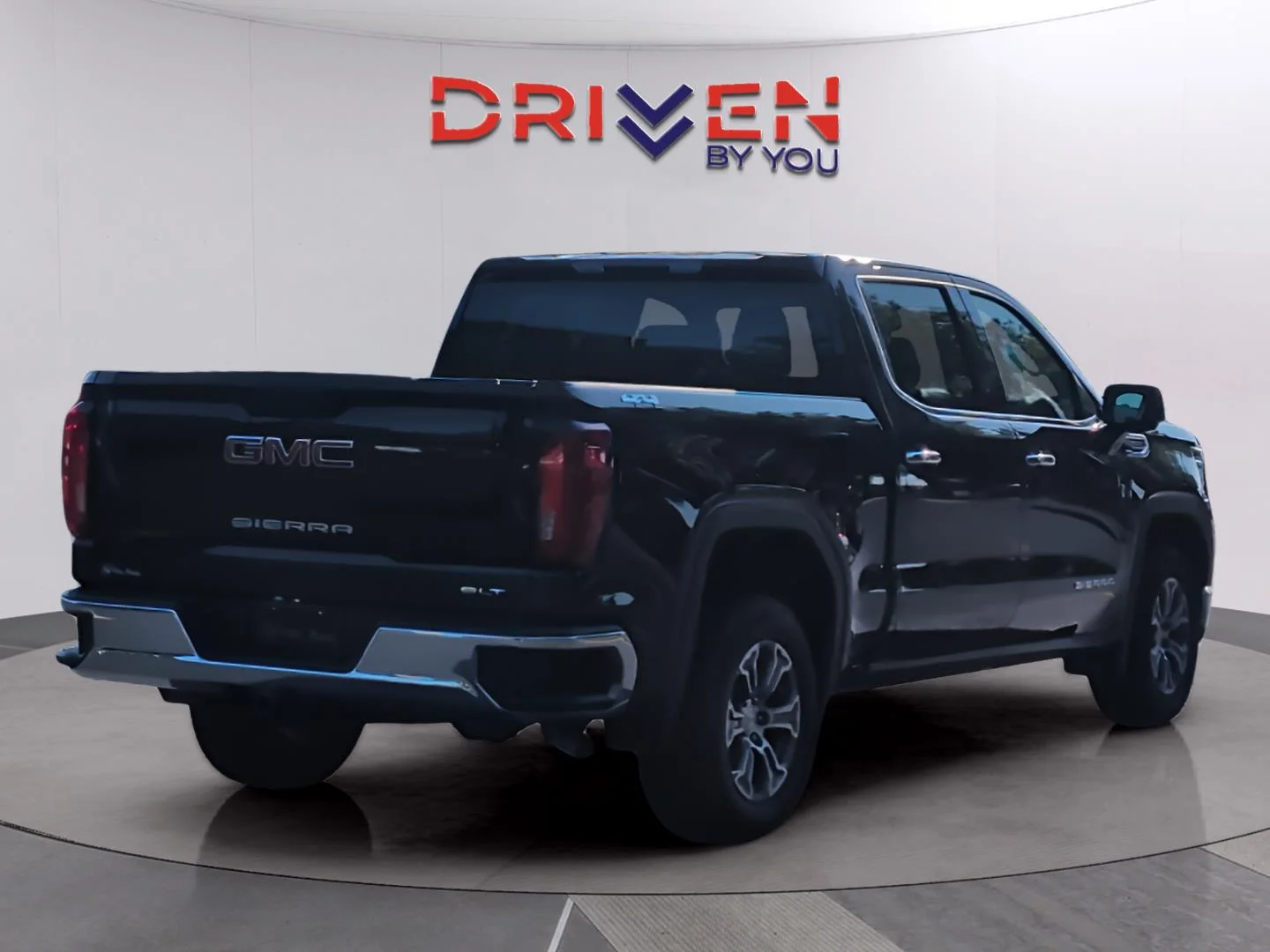 Used 2024 Onyx Black GMC SLT image 5