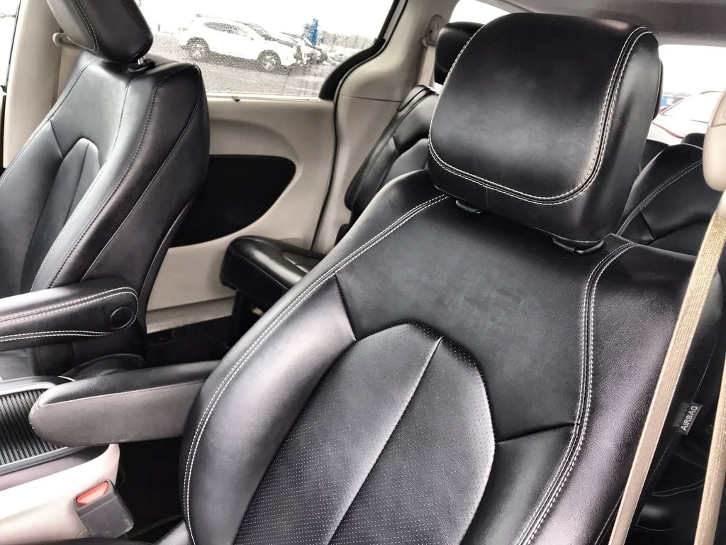 Used 2024 White Chrysler Touring L image 11