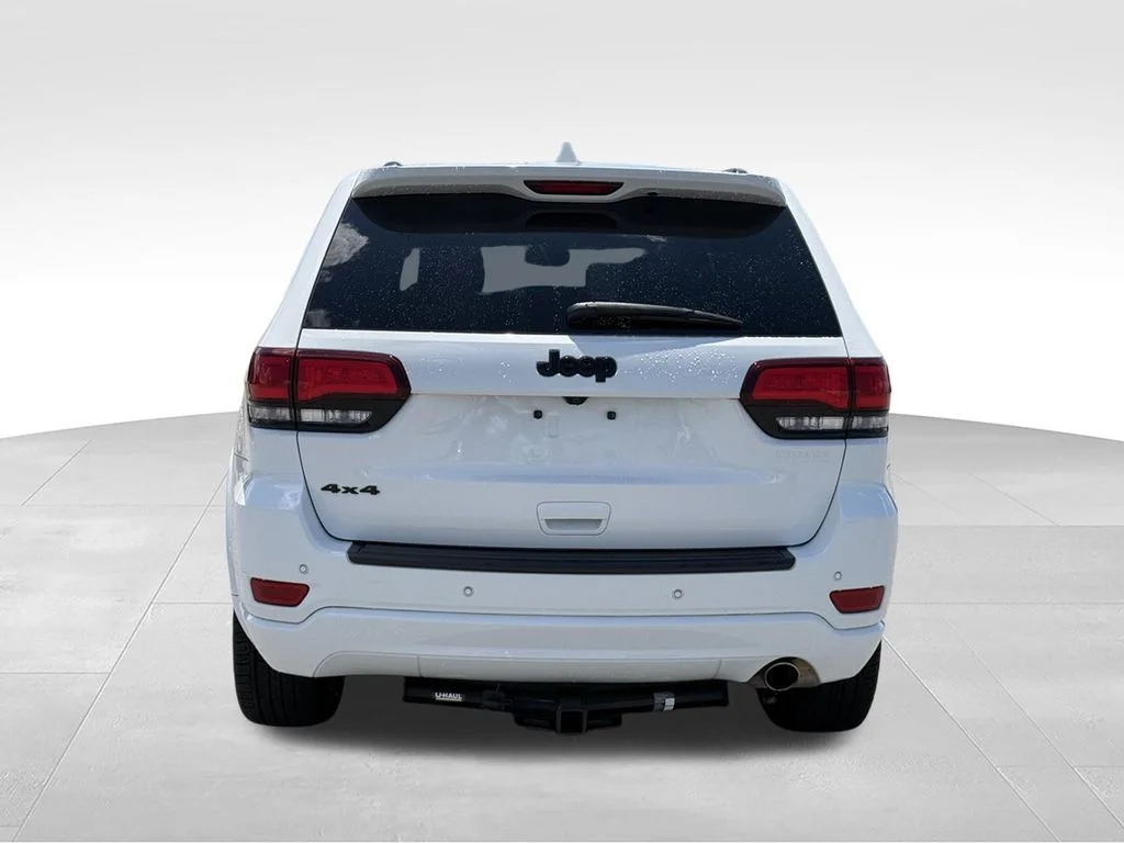 Used 2020 White Jeep Altitude image 25