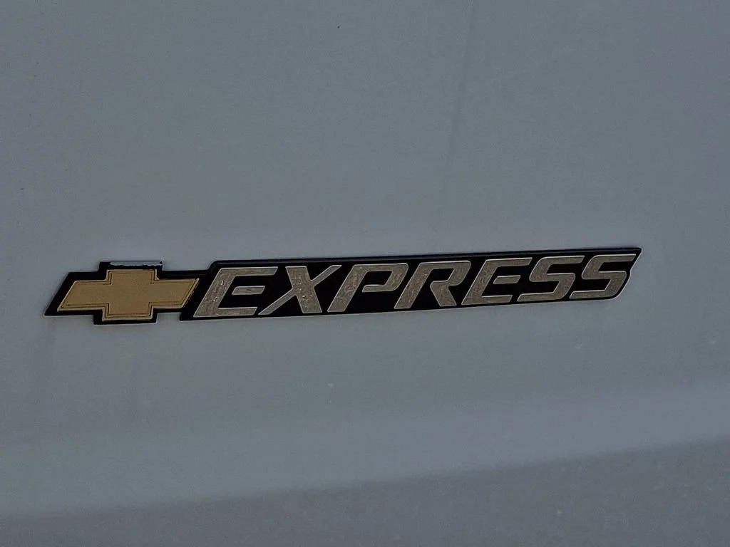 New 2026 Summit White Chevrolet WT image 21