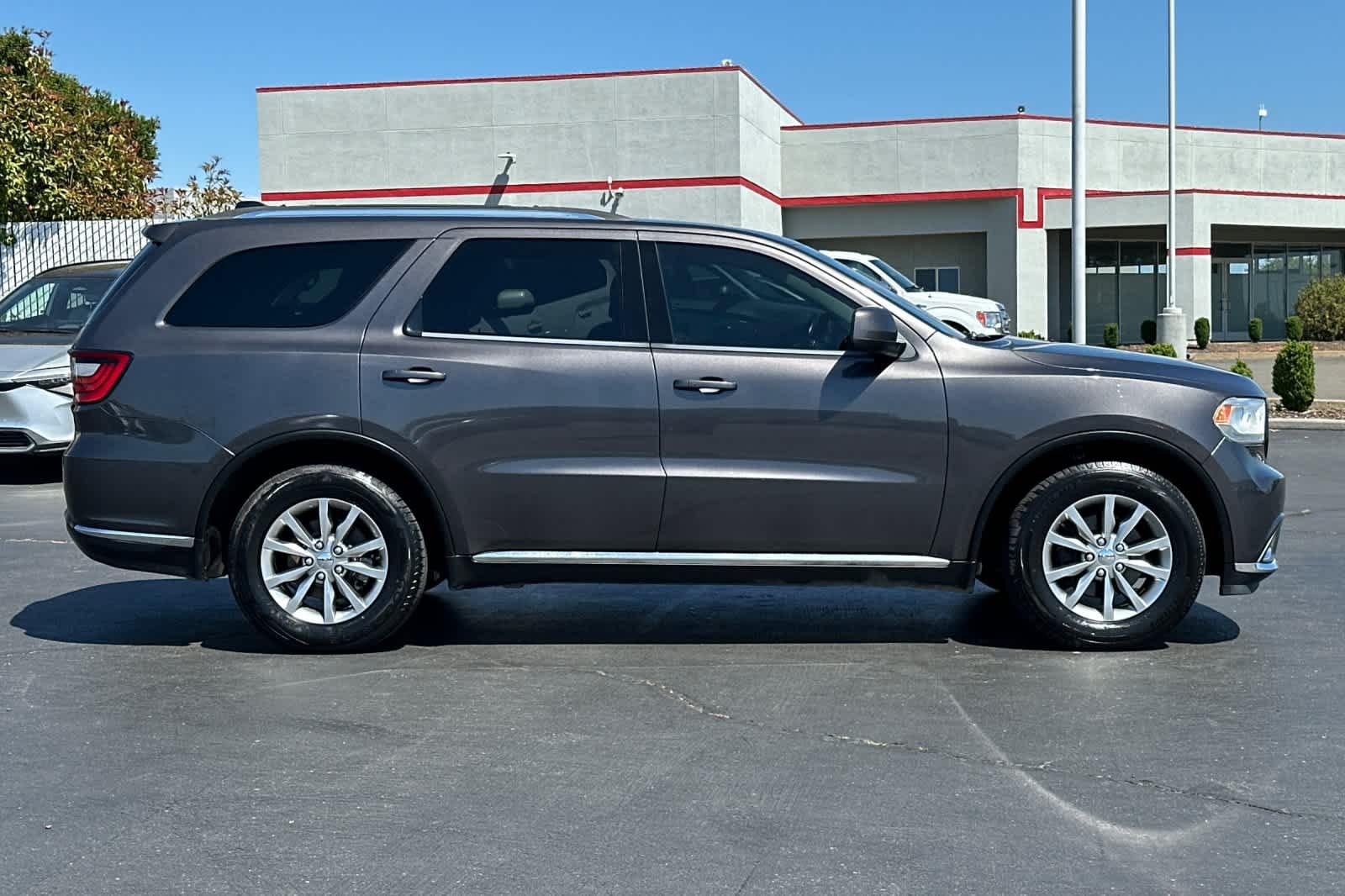 Used 2017 Granite Metallic Clearcoat Dodge SXT image 6