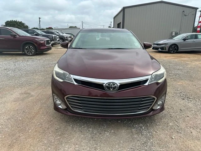 Used 2013  Toyota Limited image 3