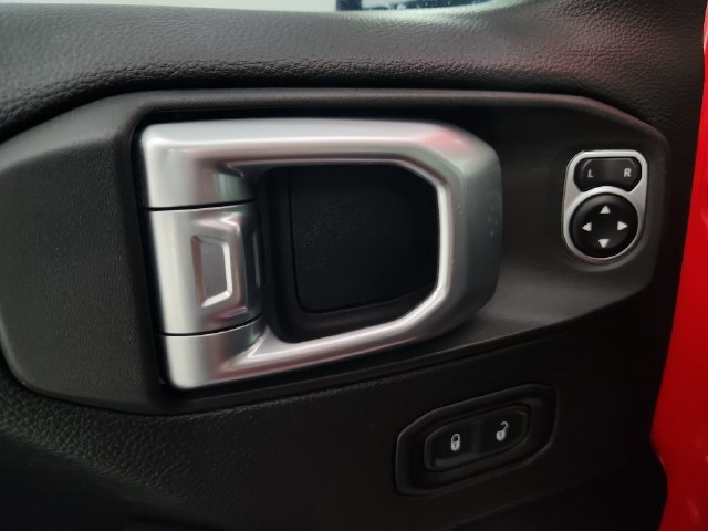 2020 Jeep Wrangler Unlimited Sahara - Photo 9