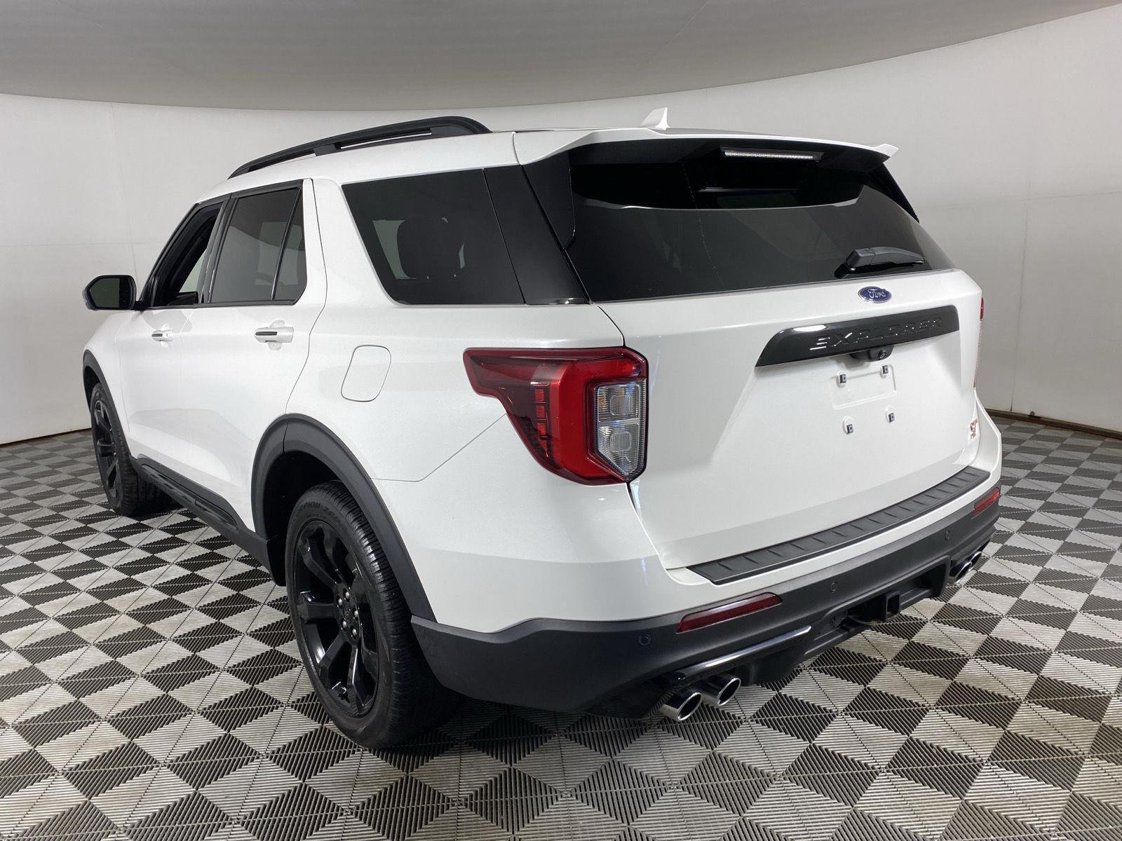 Used 2023 Star White Metallic Tri-Coat Ford ST image 8