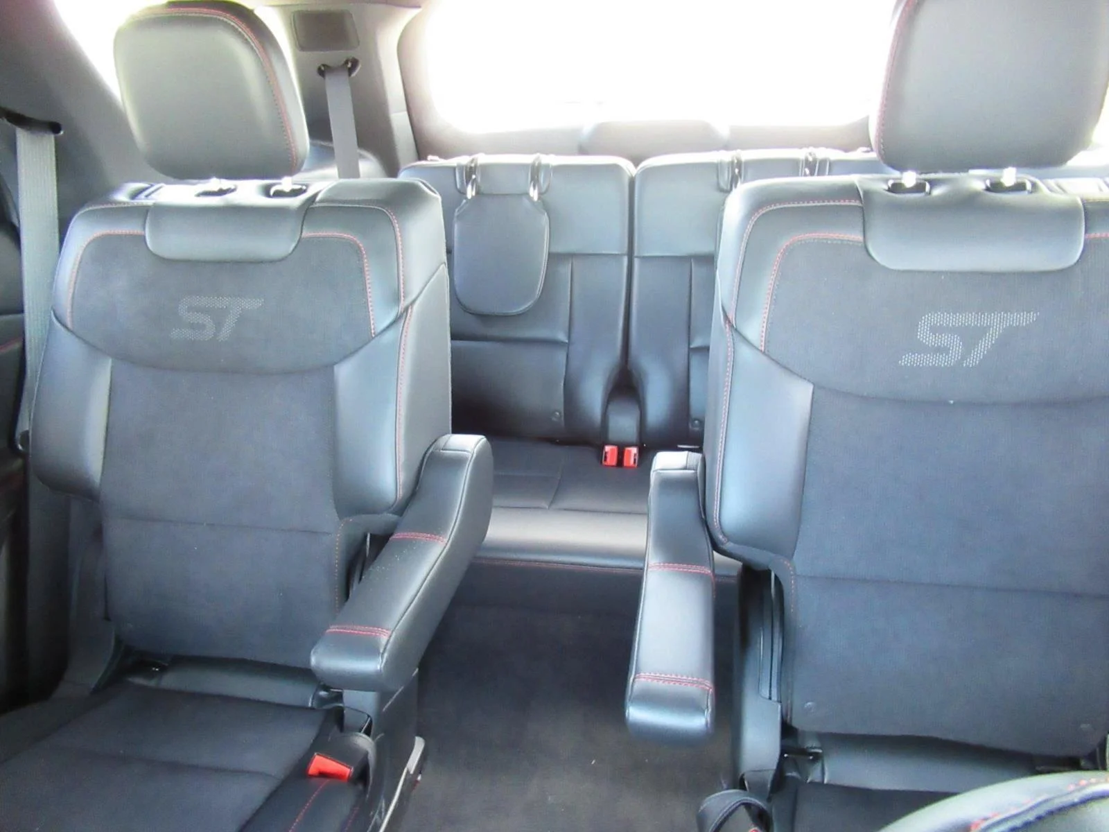 2025 Ford Explorer ST - Photo 19