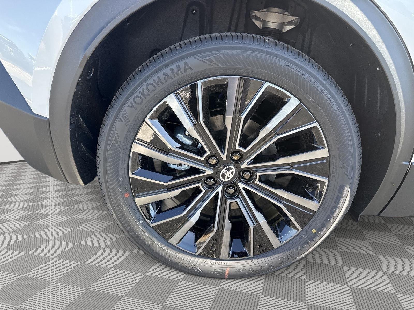 New 2026 Wind Chill Pearl <sup>1</sup> Toyota  XSE image 18