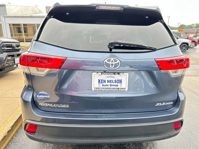 Used 2017 Shoreline Mist Toyota XLE image 8