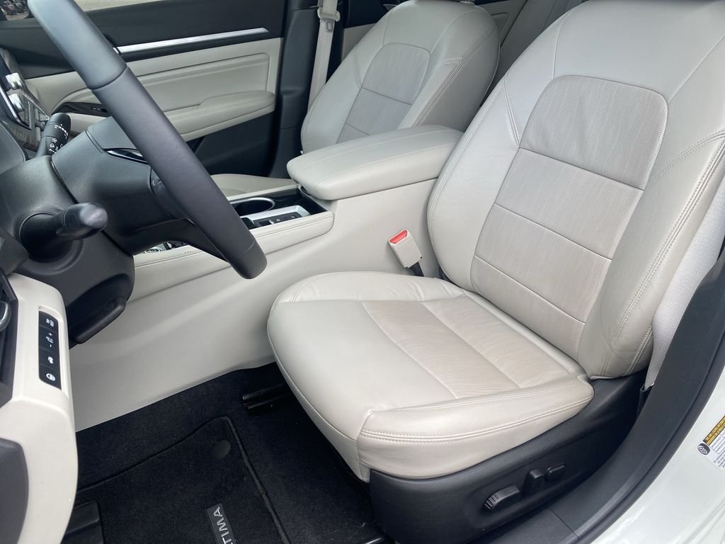Used 2022 Pearl White Tricoat Nissan 2.5 SL image 11