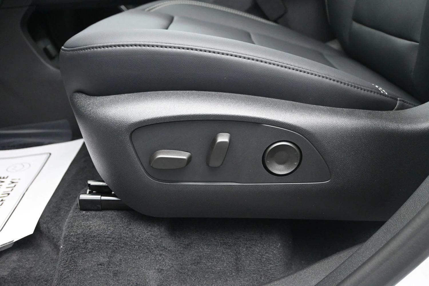 New 2026 Summit White GMC Elevation image 23