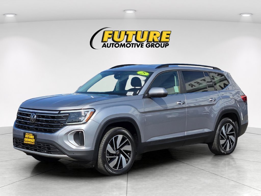 Used 2025  Volkswagen 2.0T SE w/Technology image 8