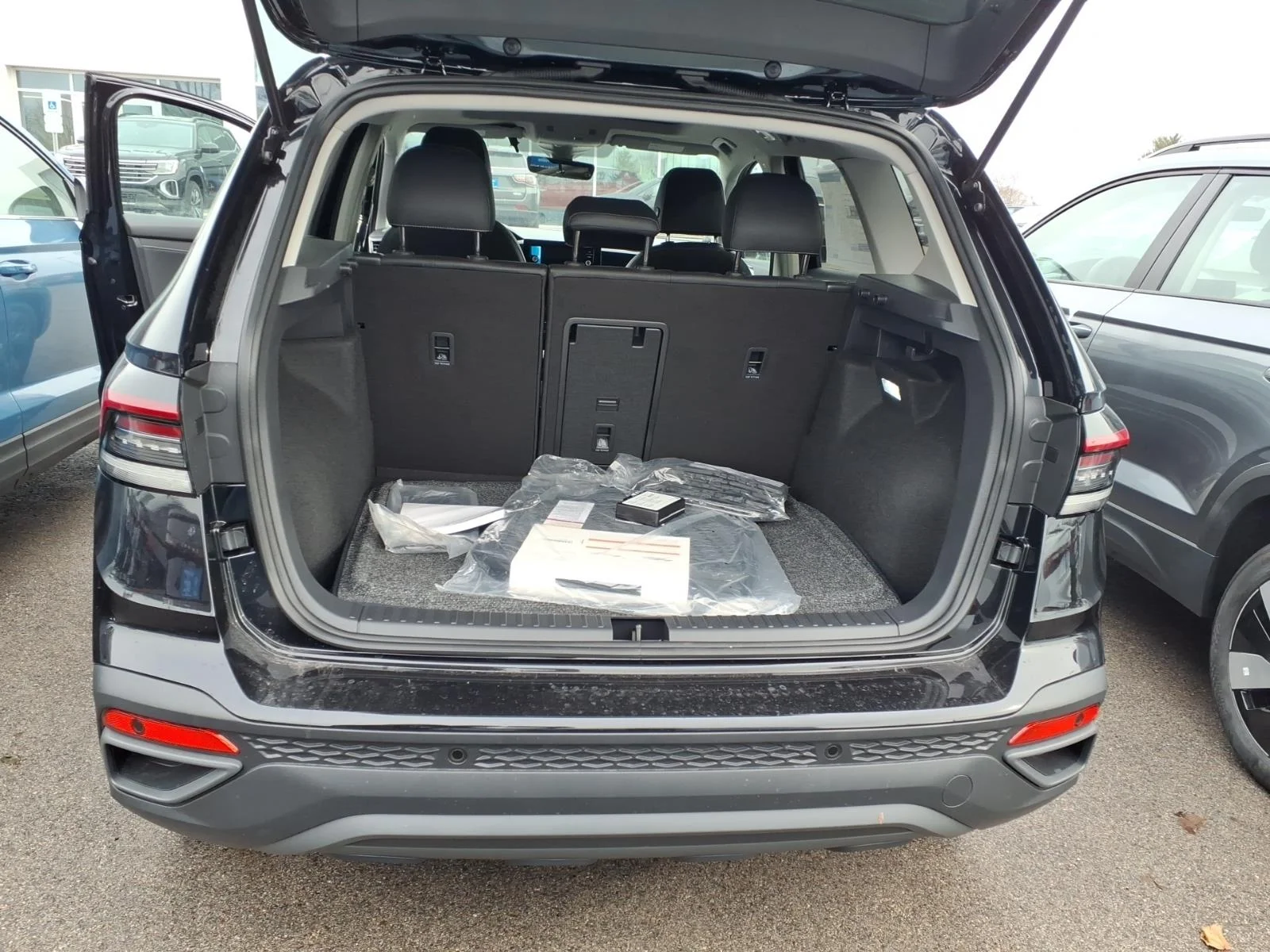 New 2026 Deep Black Pearl Volkswagen SE BLACK 4MOTION image 22