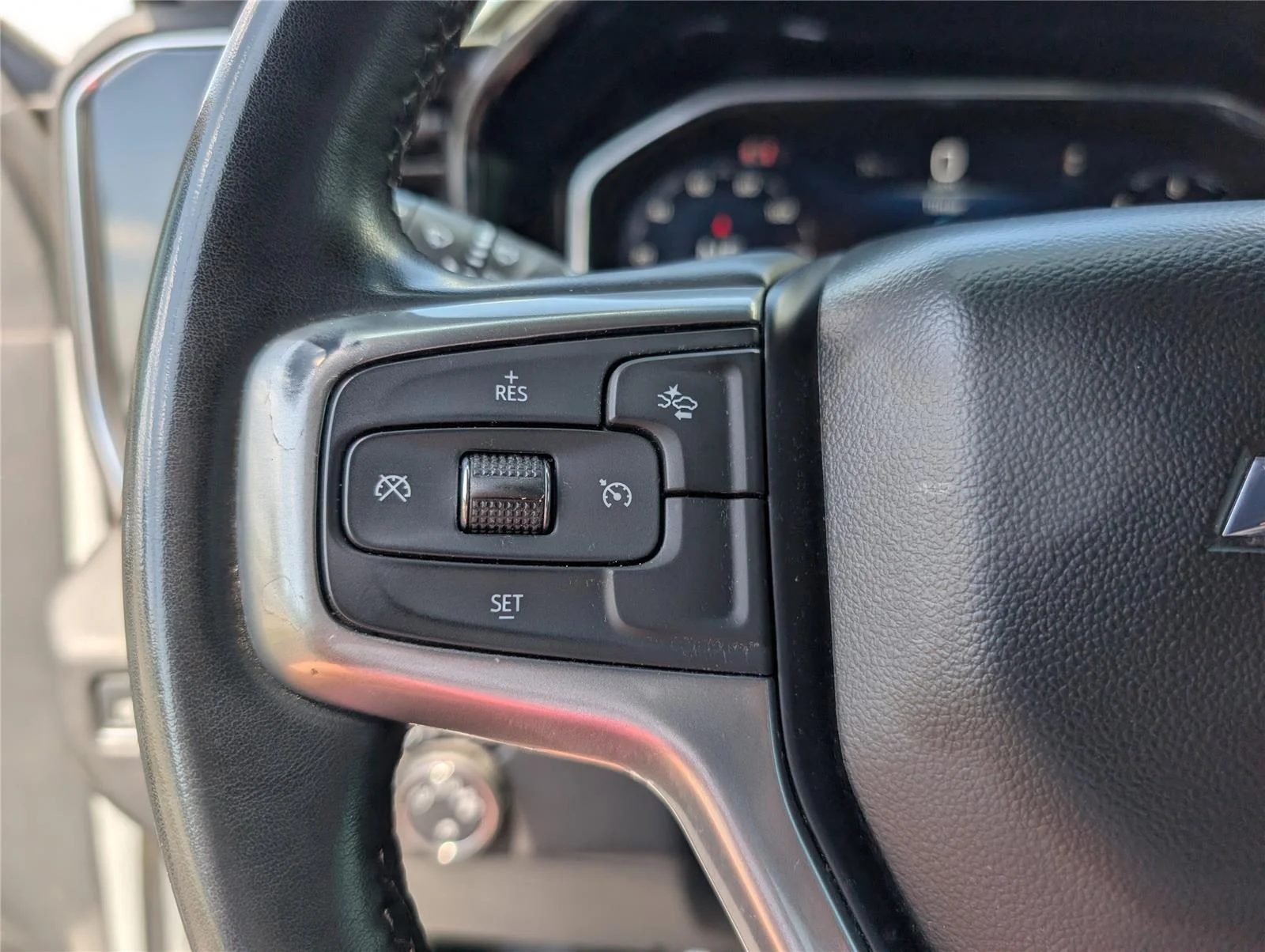 Used 2024 Summit White Chevrolet LT image 30