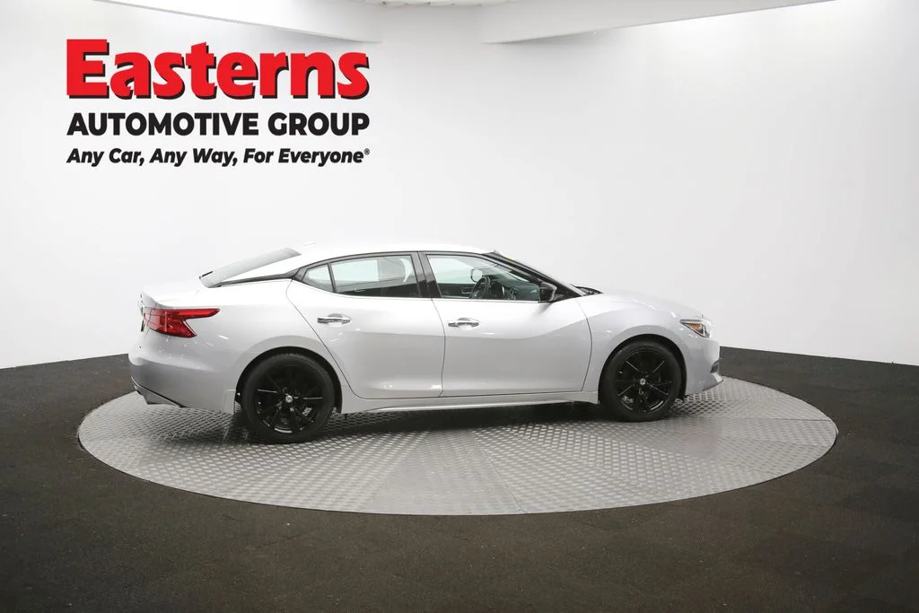 Used 2018 Silver Nissan 3.5 S image 43