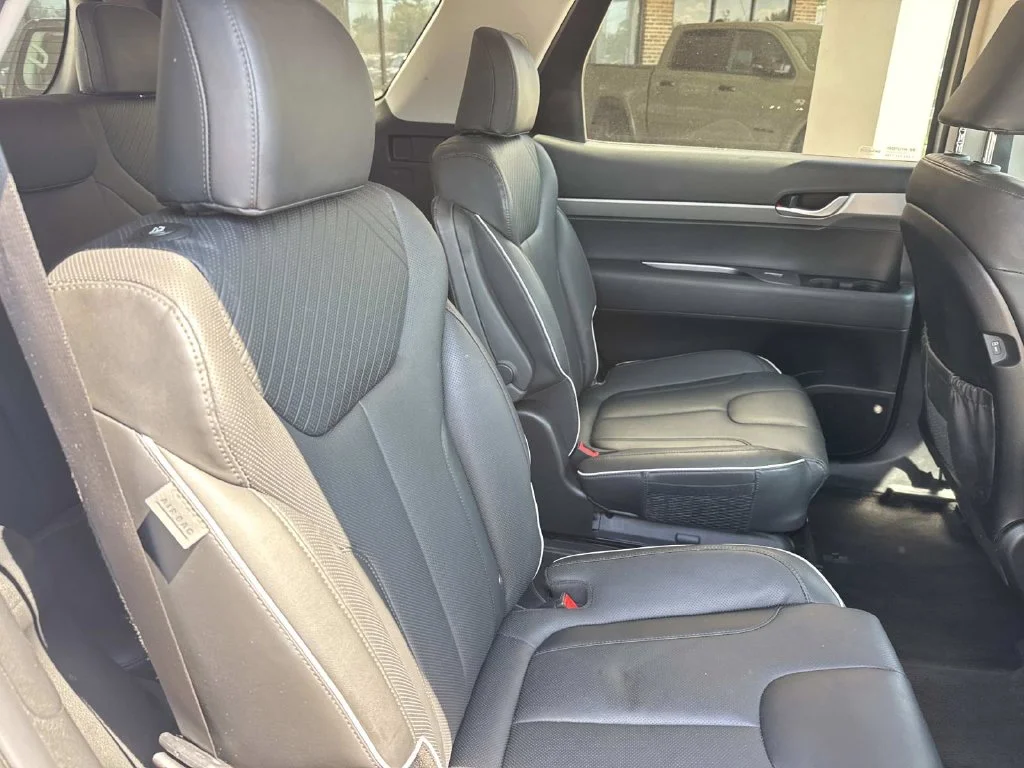 Used 2025 Silver Hyundai SEL image 18