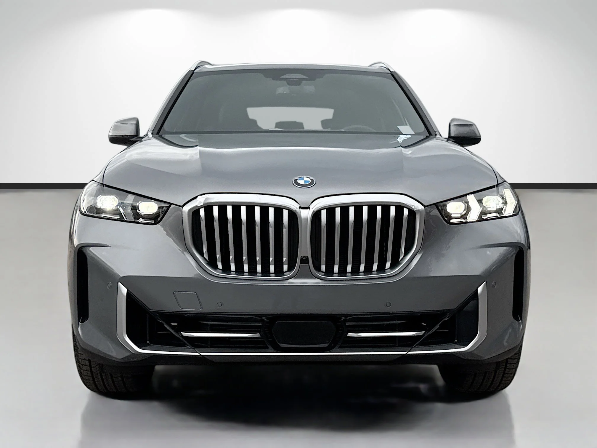 New 2026 Skyscraper Grey Metallic BMW sDrive40i image 8