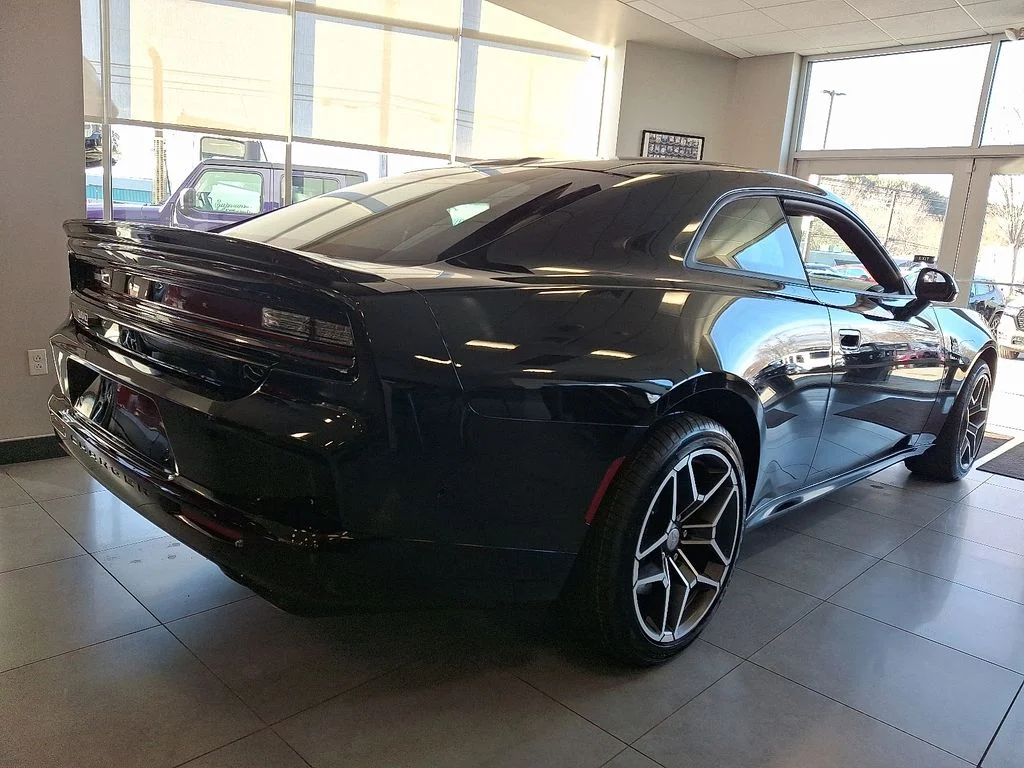 New 2026 Diamond Black Crystal Pearlcoat Dodge R/T Scat Pack image 4