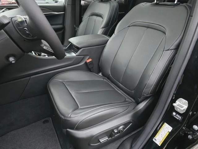 New 2025 Diamond Black Crystal Pearlcoat Jeep Limited image 5