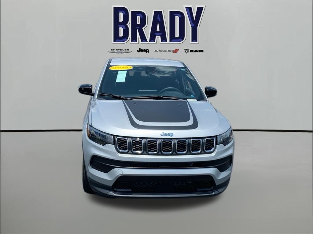New 2024 Silver Zynith Metallic Clear-Coat Exterior Paint Jeep Sport image 2