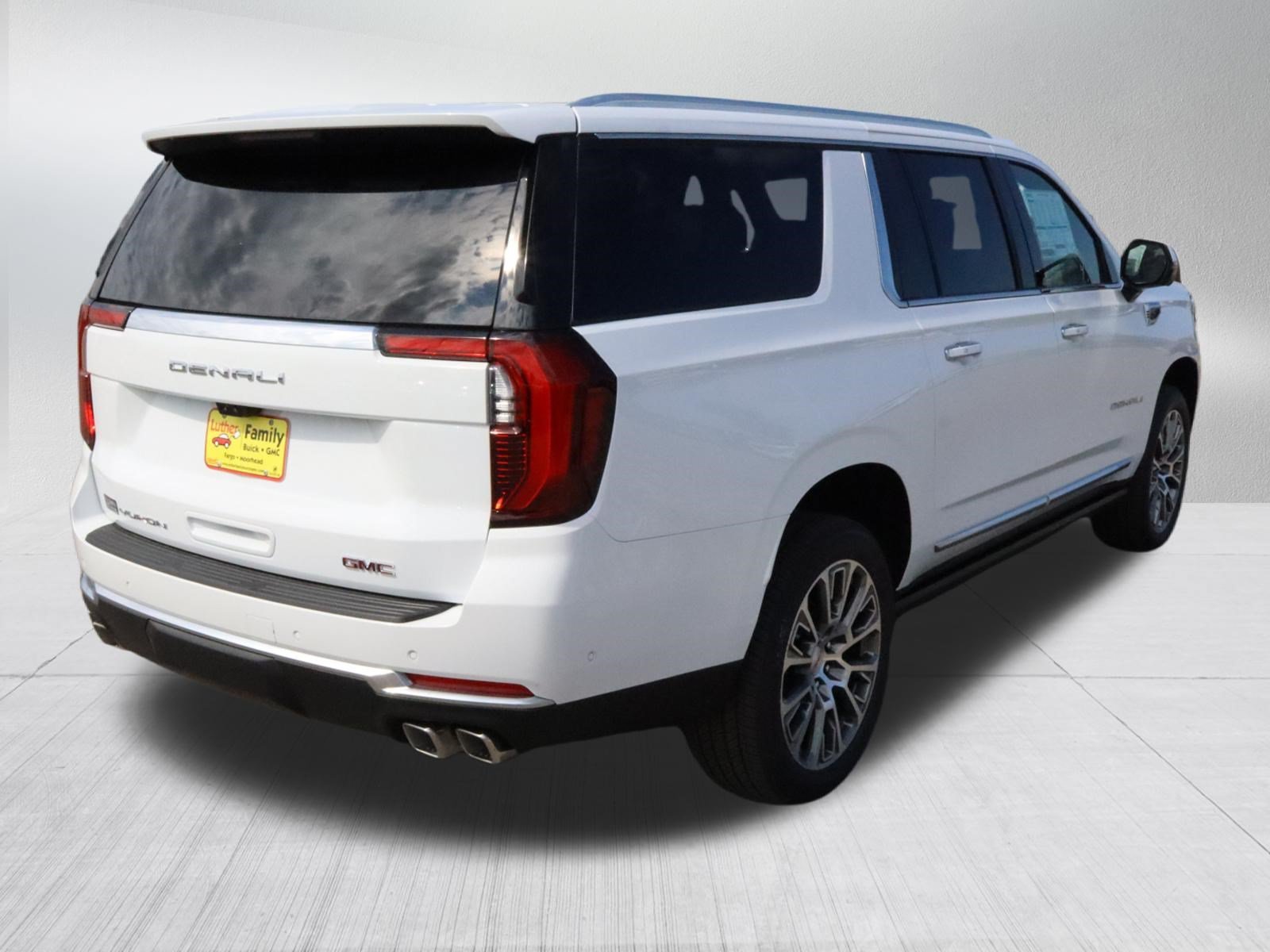 2026 GMC Yukon XL Denali - Photo 7