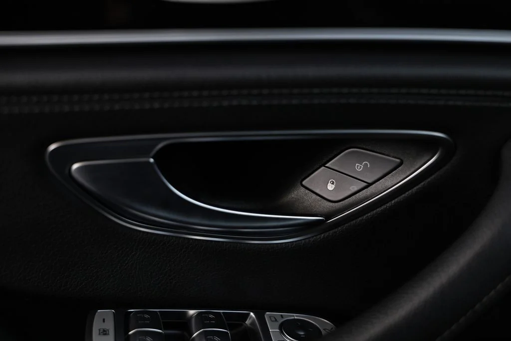 Used 2020 Brilliant Blue Metallic Mercedes-Benz Base image 20