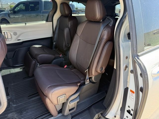 2023 Toyota Sienna Platinum - Photo 39
