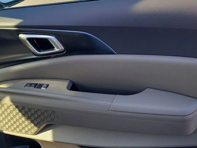 New 2026 Snow White Pearl Kia LXS image 33