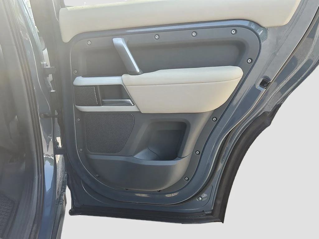 Used 2022 Blue Land Rover X-Dynamic SE image 18