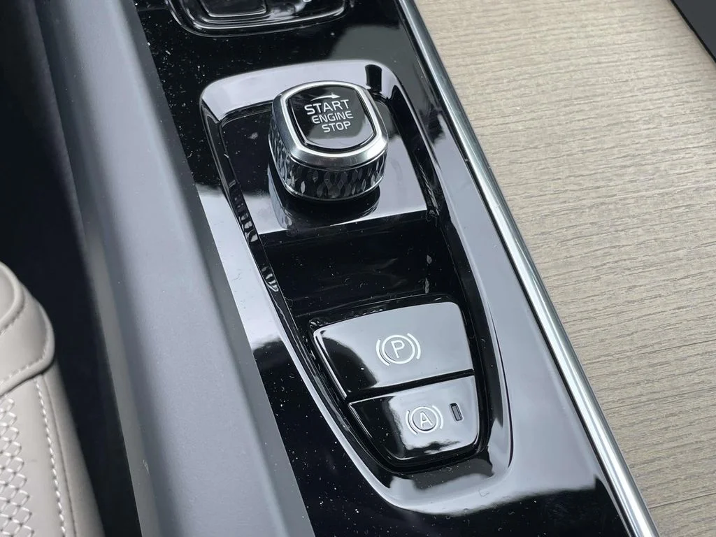 New 2026 Crystal White Metallic Volvo Plus image 21
