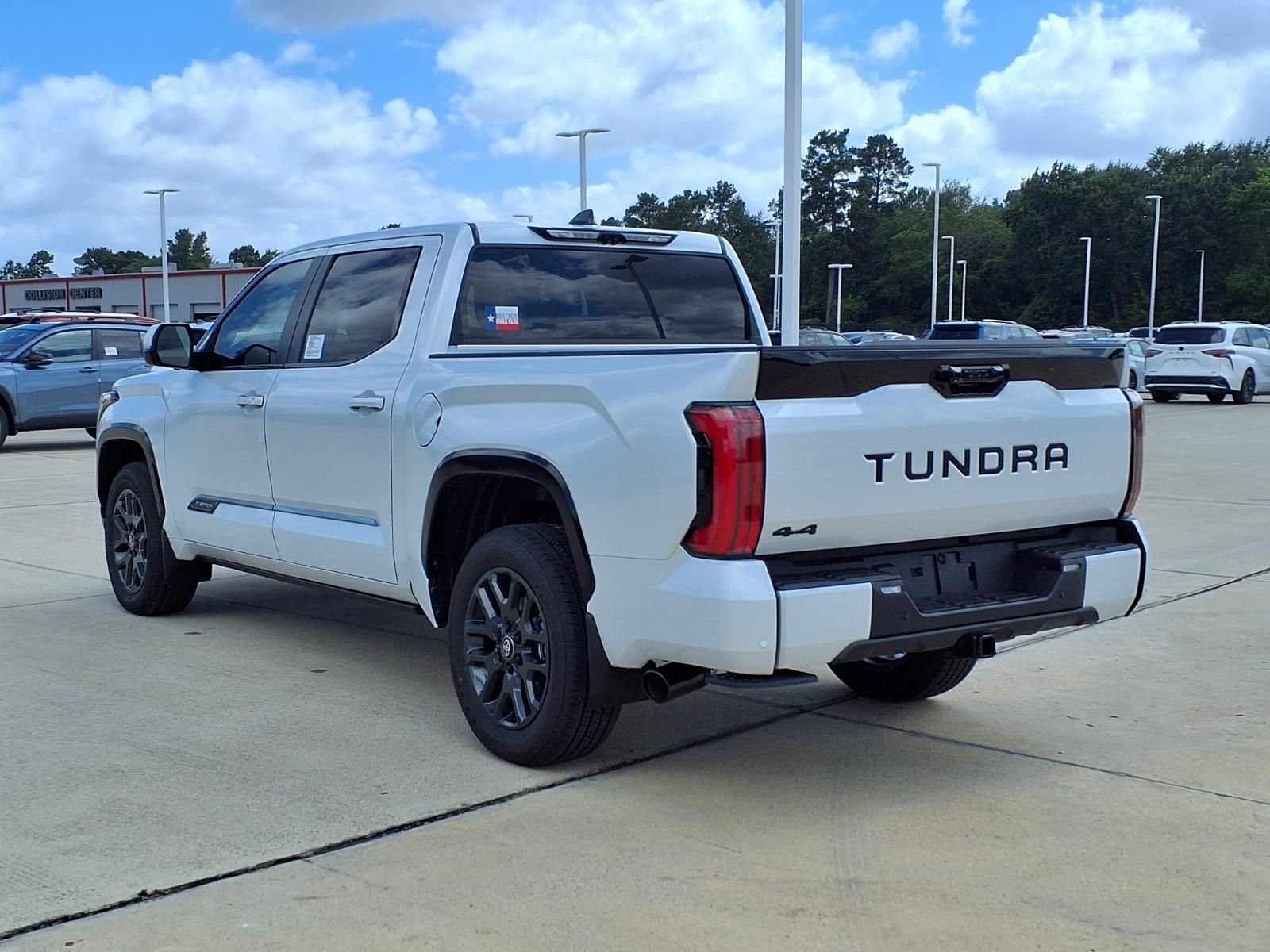 New 2026 Wind Chill Pearl <sup>1</sup> Toyota  Platinum image 2