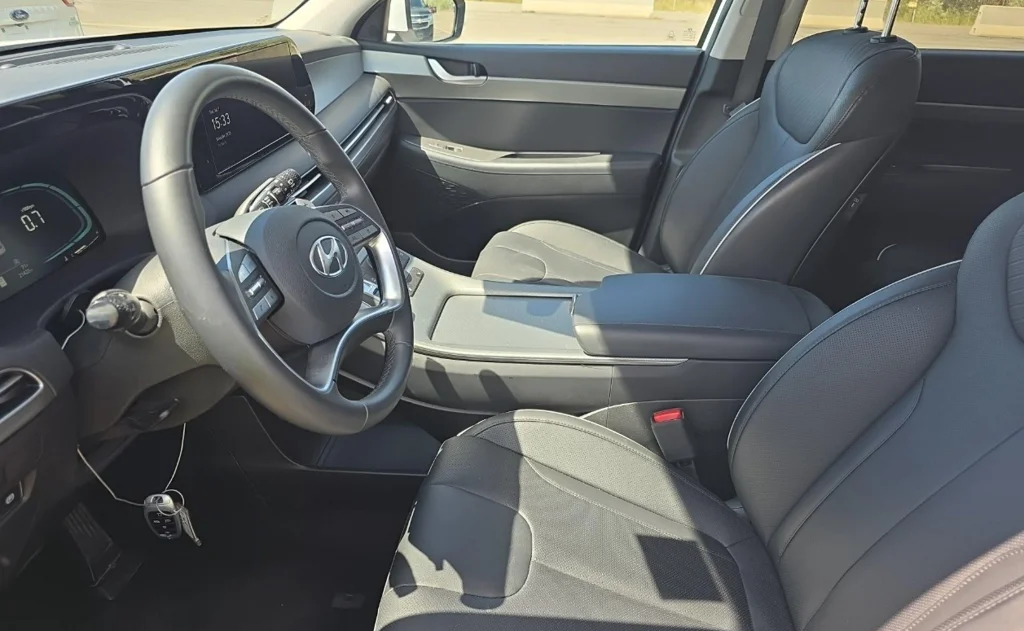 Certified Used 2025 White Hyundai SEL image 3