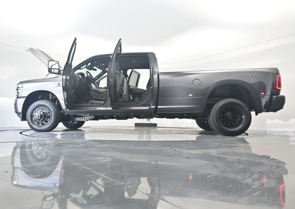 New 2026 Granite Crystal Metallic Clear-Coat Exterior Paint RAM Laramie image 50
