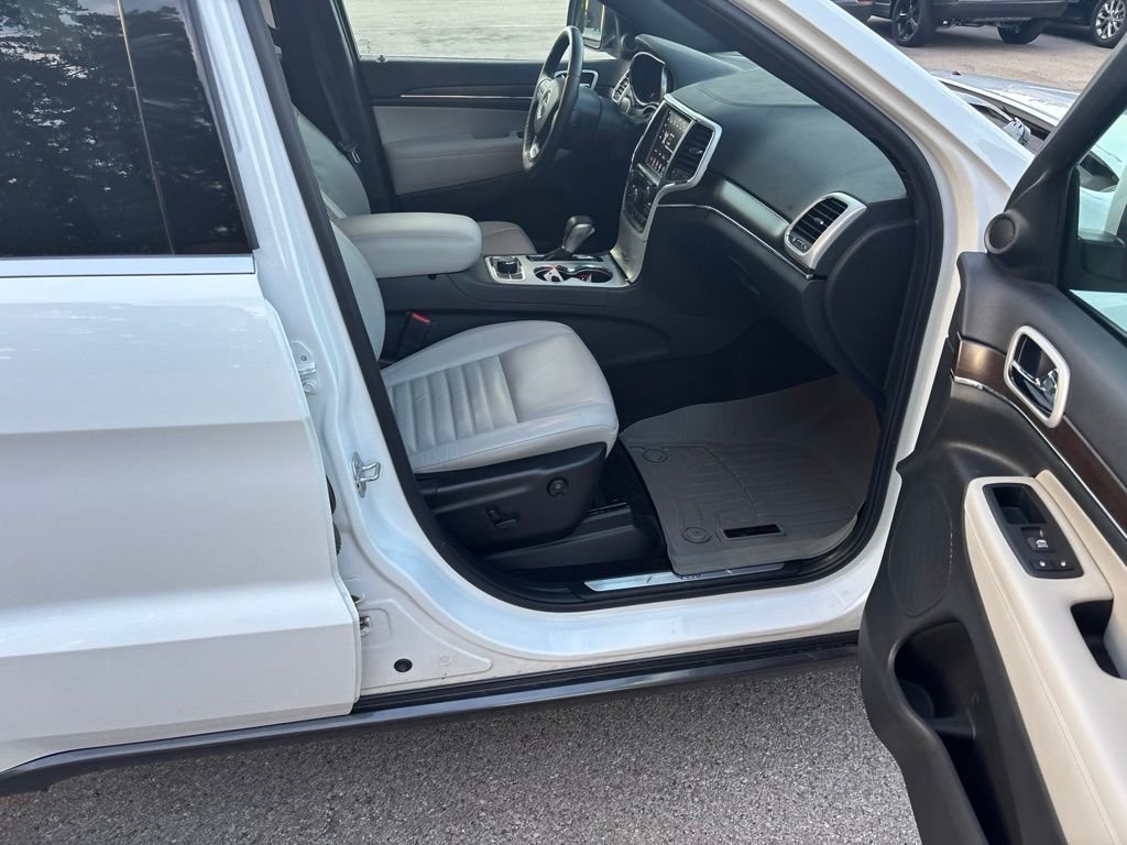 Used 2018 White Jeep Limited image 12