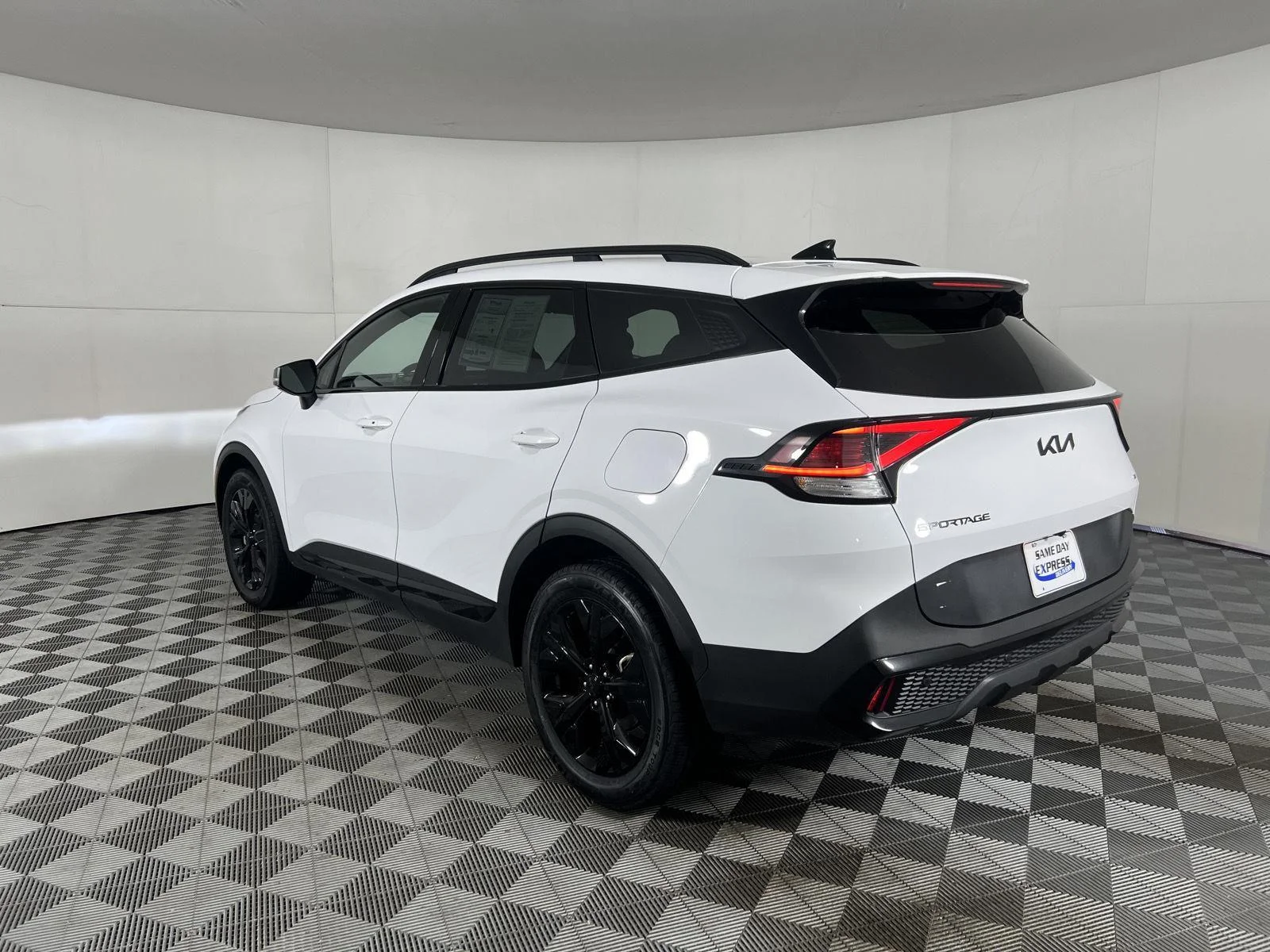 Used 2025 Glacial White Pearl Kia X-Line image 7