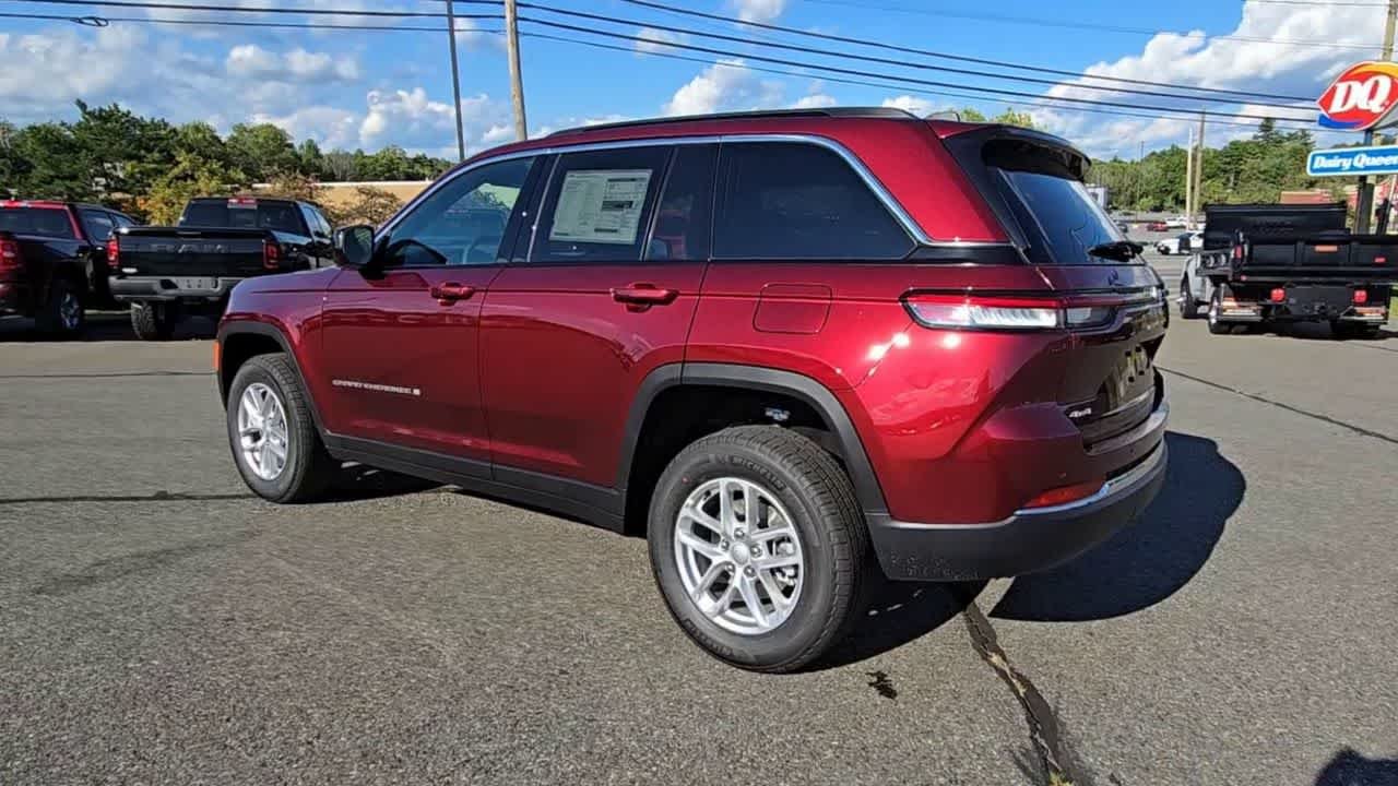 Used 2025 Velvet Red Pearlcoat Jeep Laredo X image 6