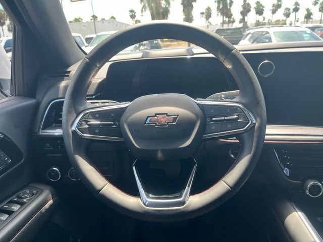 Used 2025 Iridescent Pearl Tricoat Chevrolet RST image 17