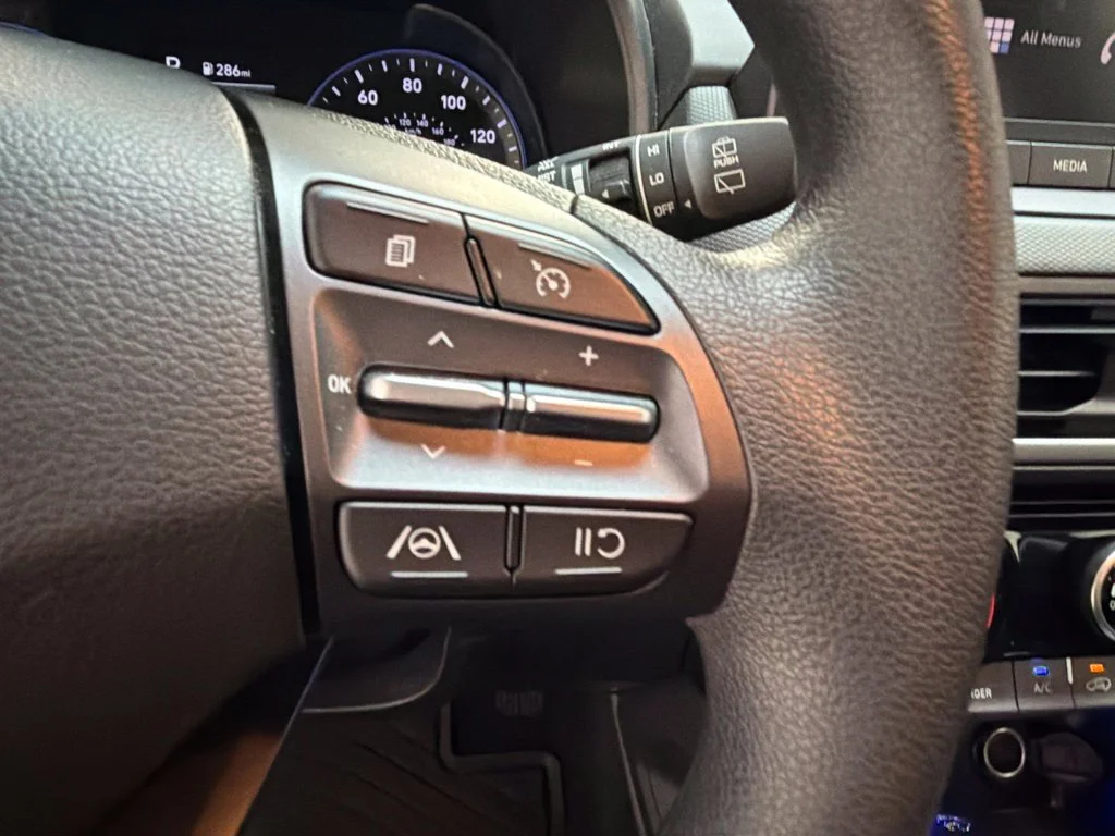 Used 2023 Lunar White Hyundai SEL image 28