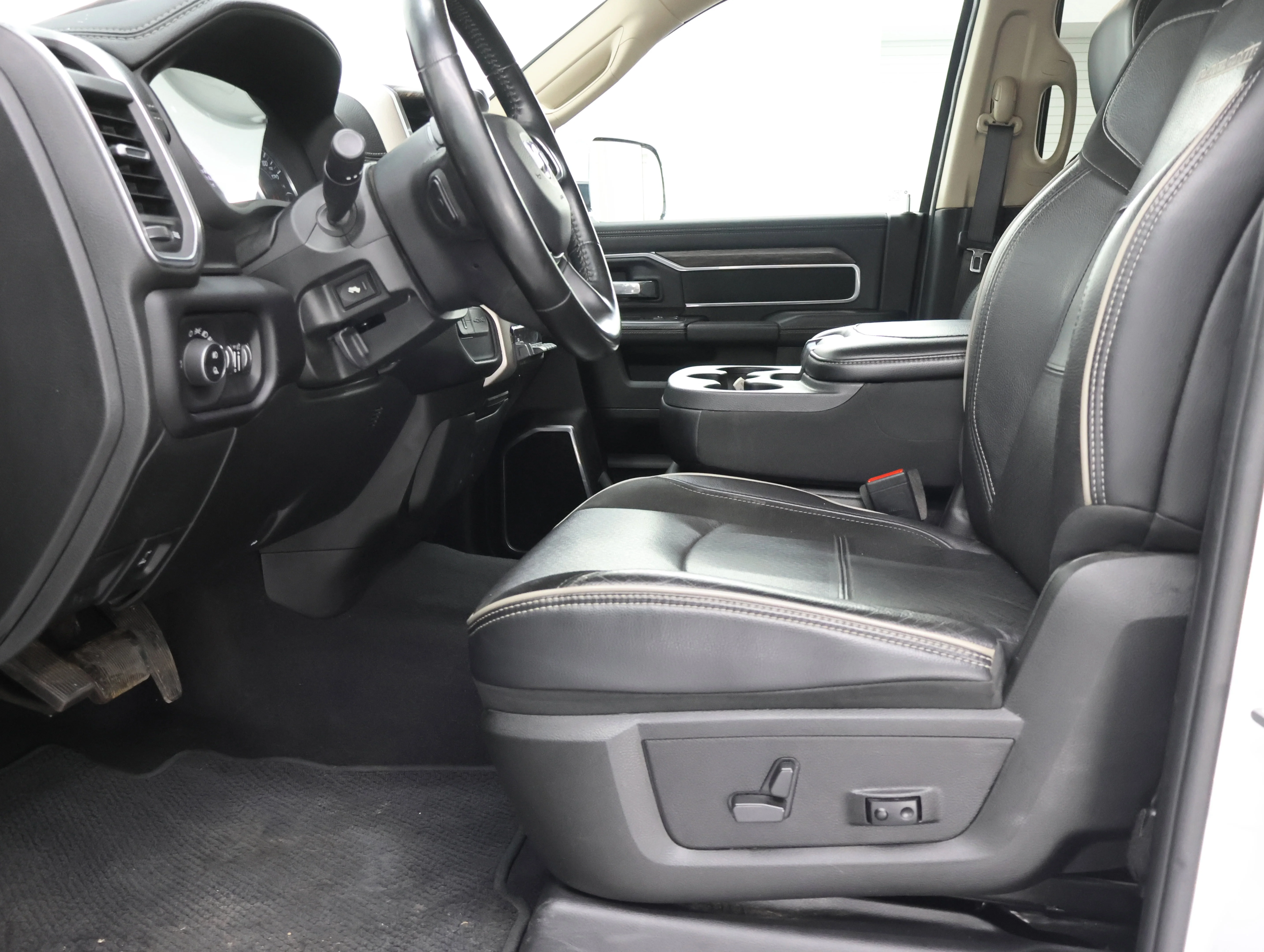 Used 2021 Bright White Clearcoat Ram Laramie image 8