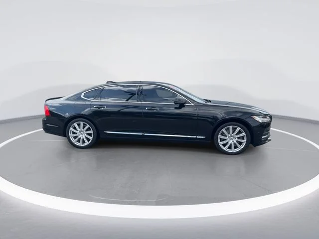 Used 2018 Black Volvo T6 Inscription image 1