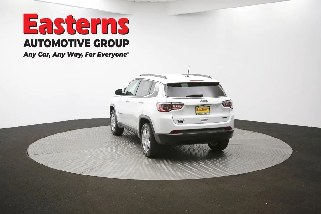 Used 2022 White Jeep Latitude image 63