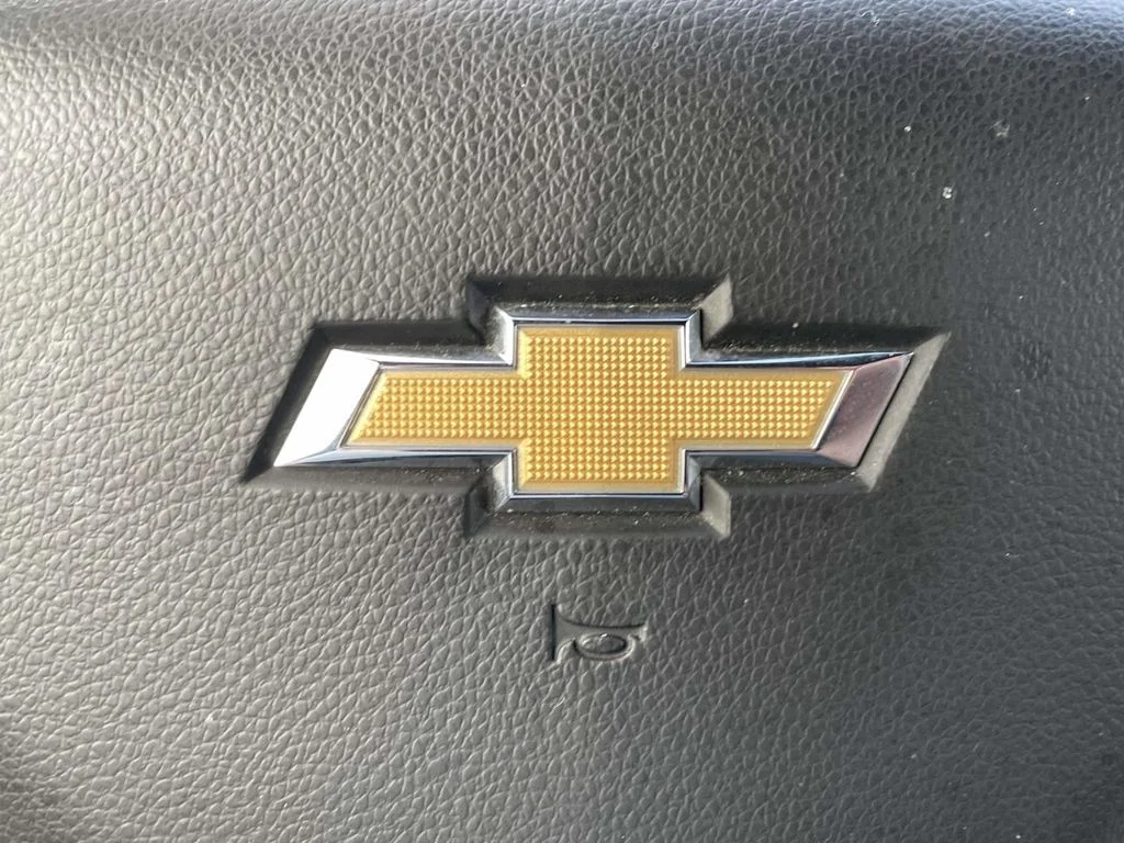 Used 2021 SILVER ICE METALLIC Chevrolet LT image 32