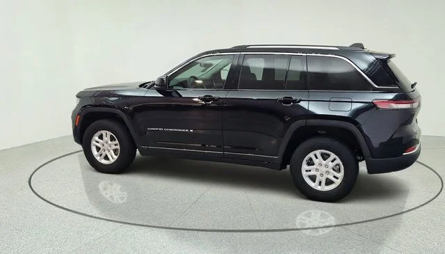 Used 2023 Black Jeep Laredo image 24