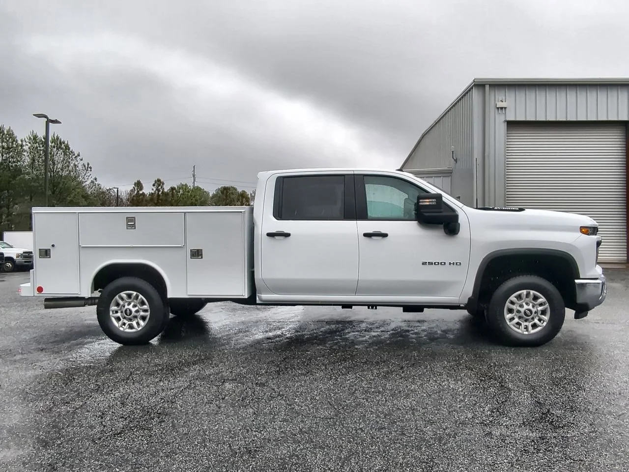 New 2026 Summit White Chevrolet WT image 9