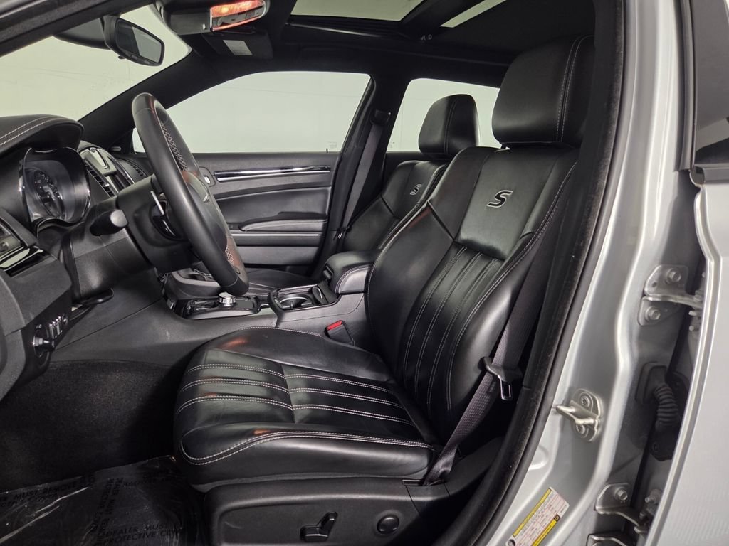 Used 2023 Silver Mist Clearcoat Chrysler 300S image 9