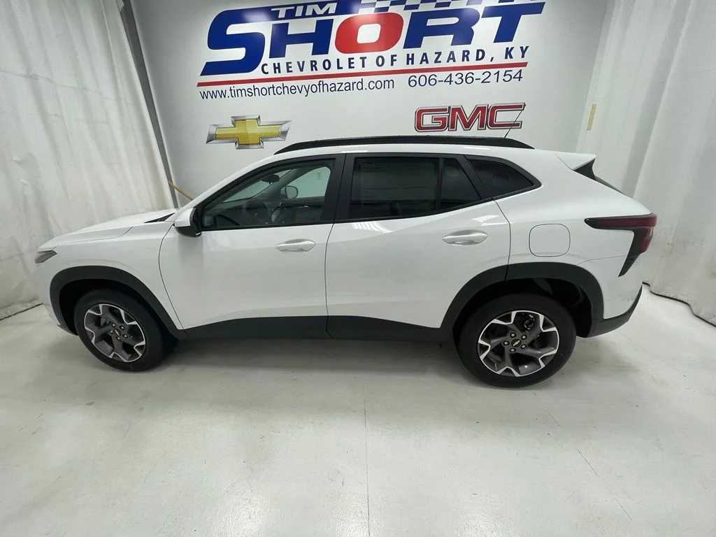 New 2026 White Chevrolet LT image 9