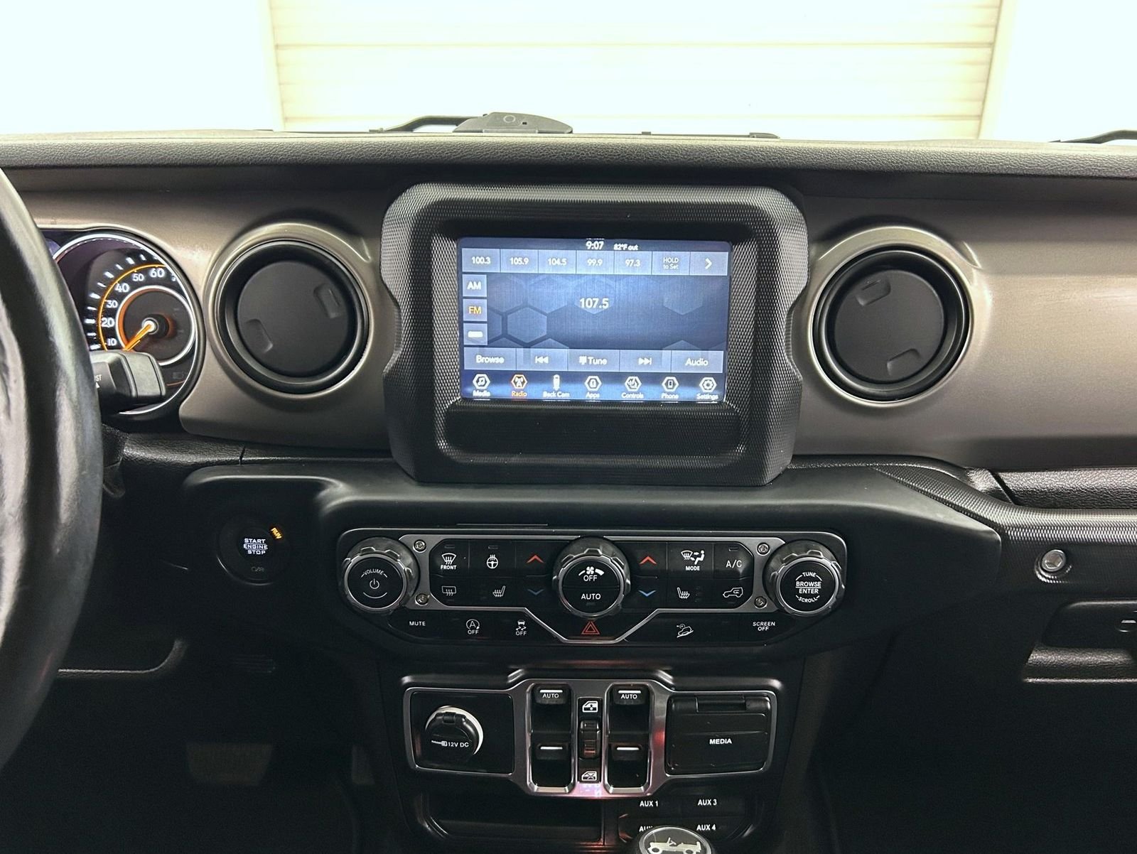 Used 2019 Silver Jeep Unlimited Sport S image 12
