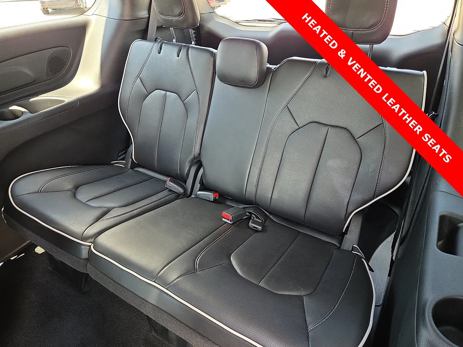 Used 2026 Silver Mist Clearcoat Chrysler Limited image 10