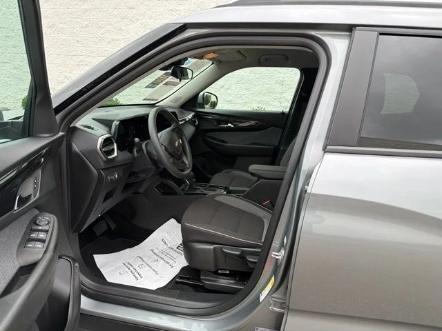 Used 2025 Gray Chevrolet  image 25