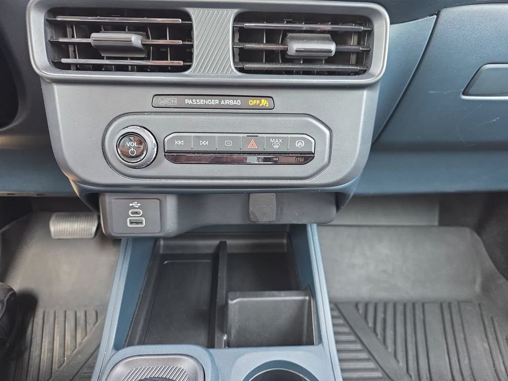 Used 2025 Beige Ford XL image 19