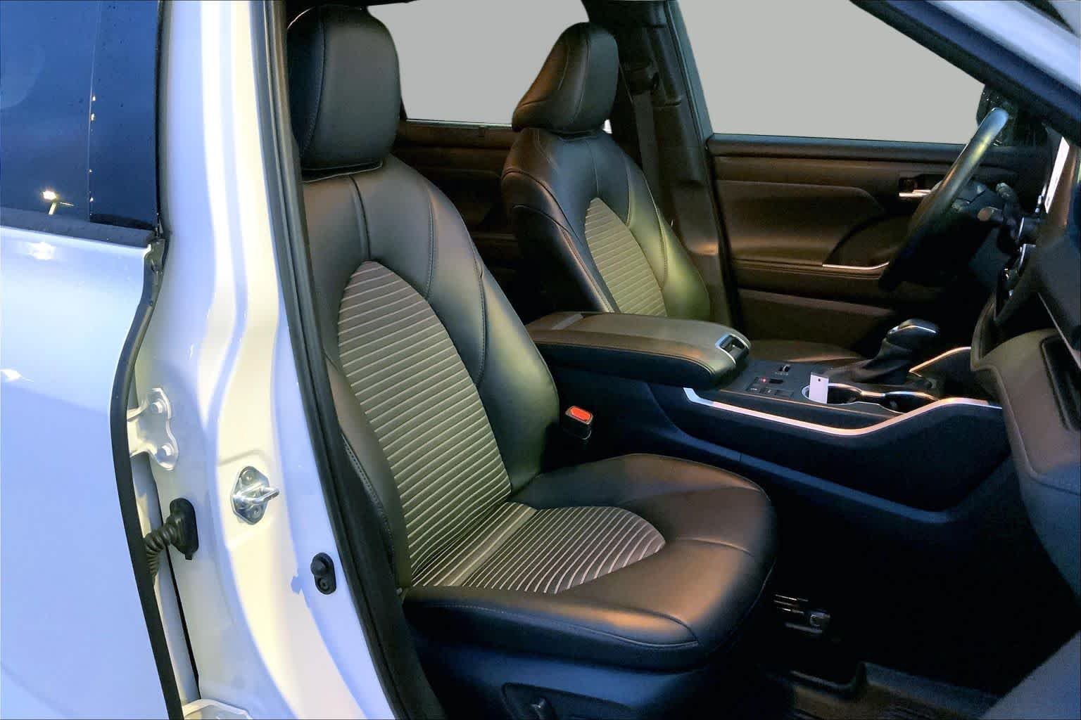 Used 2024 Wind Chill Pearl Toyota LE image 9