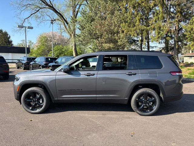 New 2026 Baltic Gray Metallic Clear-Coat Exterior Paint Jeep Limited image 3
